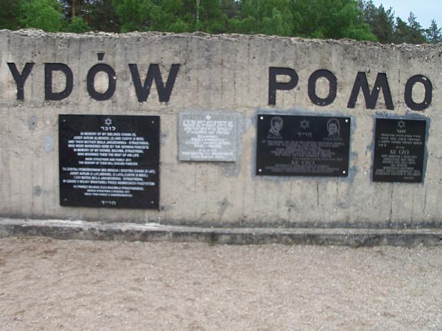 Ściana pamięci- Obóz zagłady Kulmhof w Chełmnie nad Nerem