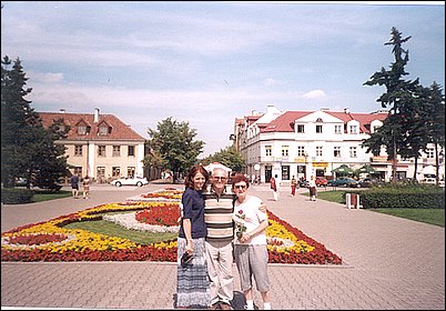  Zdjęcie Abramka z zoną i Mirosławą Stojak na Placu Wolności